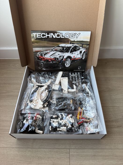Конструктор TECHNIC Porsche 911 RSR 42906 Новий Лего Порше Lego