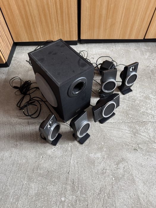 Głośniki plus tuba basowa CREATIVE