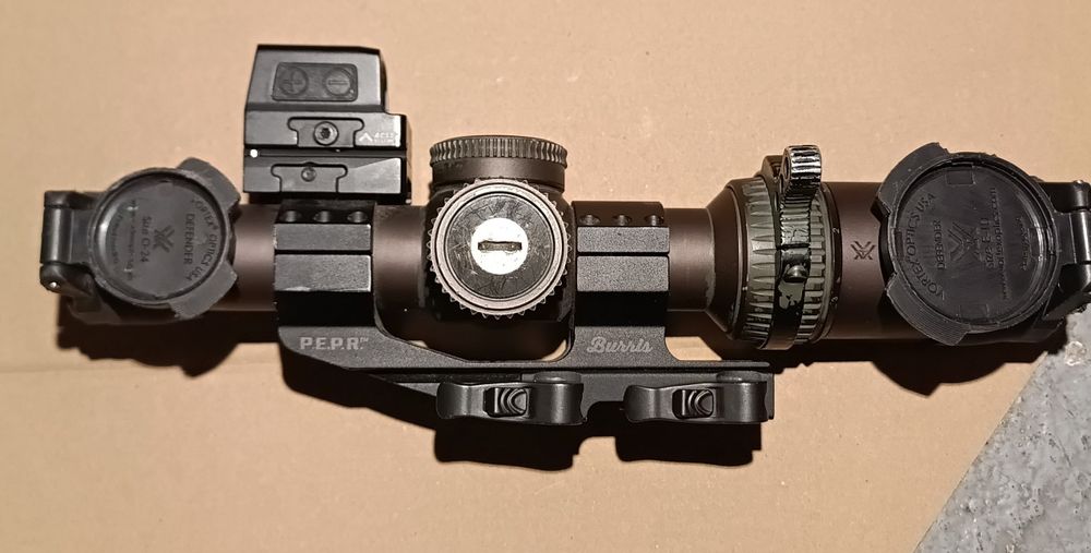 Luneta Vortex Razor 1-6 LPVO + montaż Burris PEPR QD + adapter Holosun