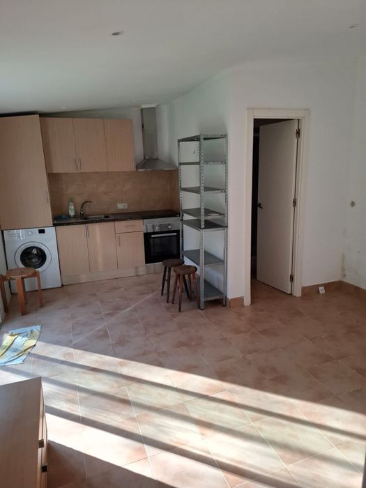 Casa T1 com jardim .Contrato anual, renovável.