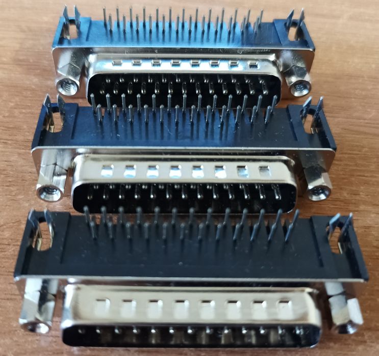 Разъём D-Sub 25pin DB25M (папа, угловой в плату) 3 шт