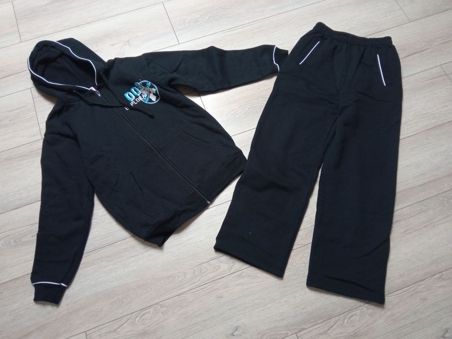 Czarny dres Alan rozm. 146 nowy
Nowy bez metki
Bawełna