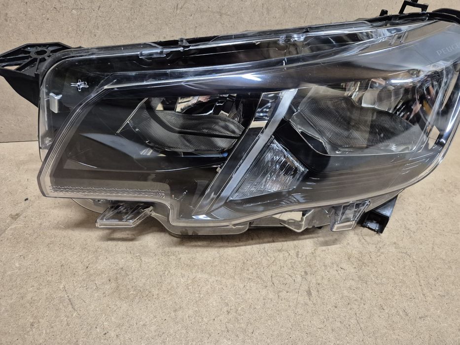 Peugeot Partner rifter lampa reflektor lewy europa