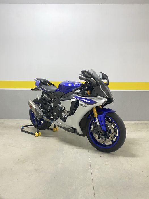 Yamaha R1   cp4