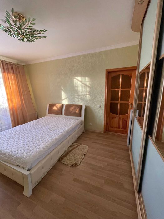 Здається  двух кімнатна  квартира масив Радужний