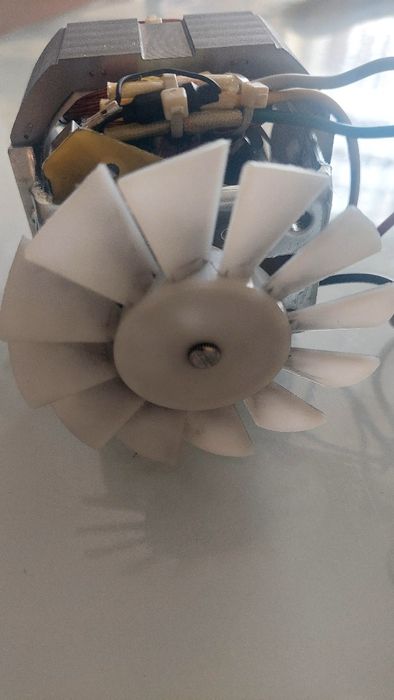 Мотор мясорубки Moulinex 8830 KW 450 w , 220 - 240v 50 - 60 Hz