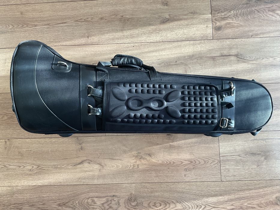 Świetny futerał na puzon