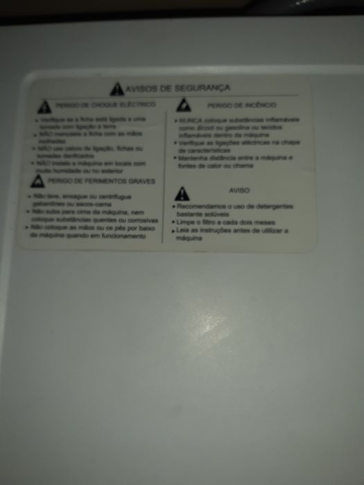 Máquina de lavar roupa como nova