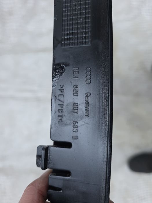 Audi a2 99-05 kratka środkowa zderzaka przód oryginał czarna wysyłka