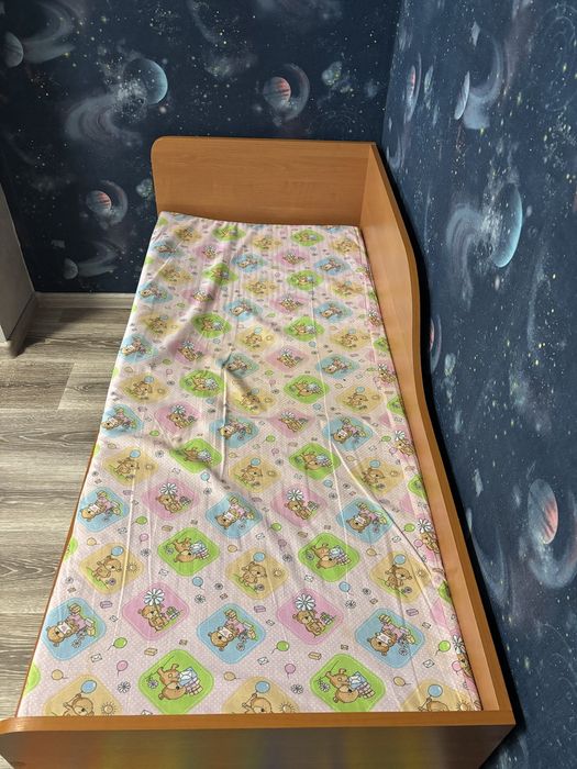 Дитяче ліжко з матрацом