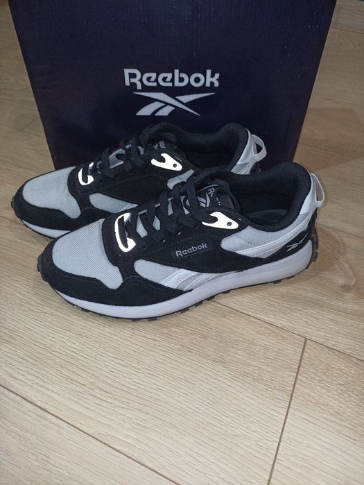 Оригінальні кросівки Reebok 41 стан нові з коробкою