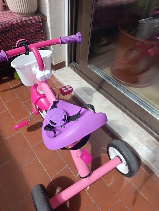 Triciclo Chicco menina