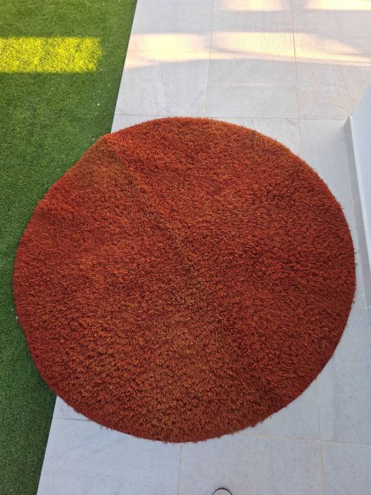 Tapete redondo vermelho