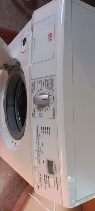 Máquina de lavar roupa AEG