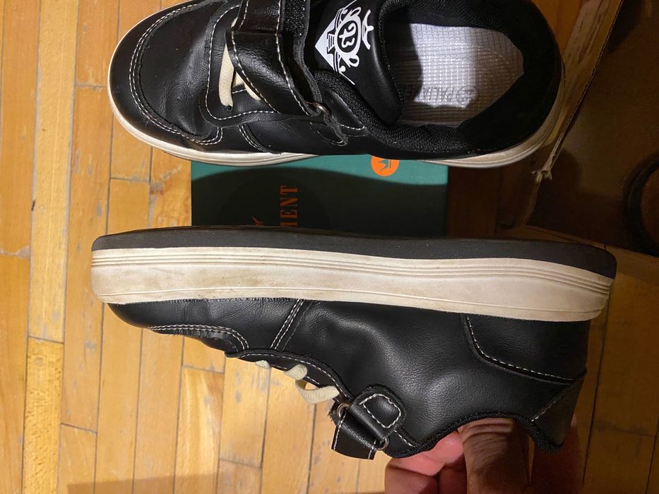 продаеться взуття для хлопчика