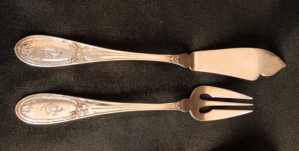 talheres de peixe ( garfo e faca) banhado a prata . vintage