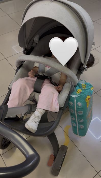 Коляска STOKKE у сірому кольрі