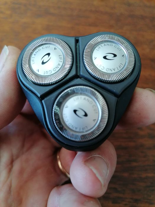 Maquina de Barbear Philips 220v