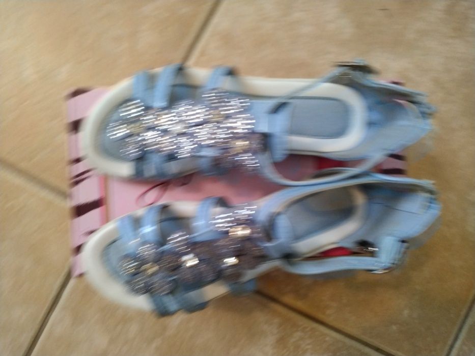 Sandałki dziewczęce