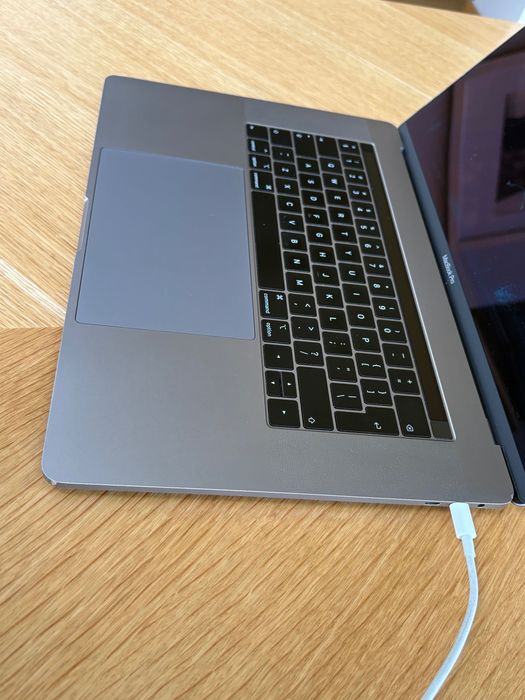 MacBook Pro 15", 32 GB RAM,  Intel Core i9, 2019 r. NOWA BATERIA