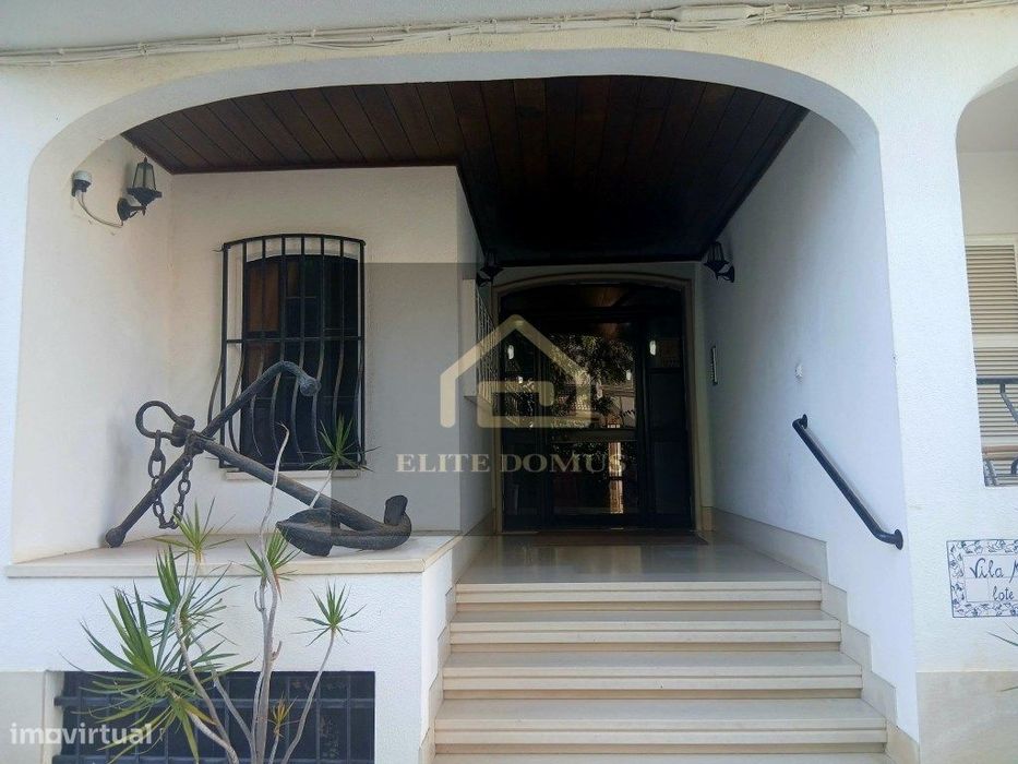 T2 com BOX, Terraço e Suite em Condomínio Fechado - Carcavelos!