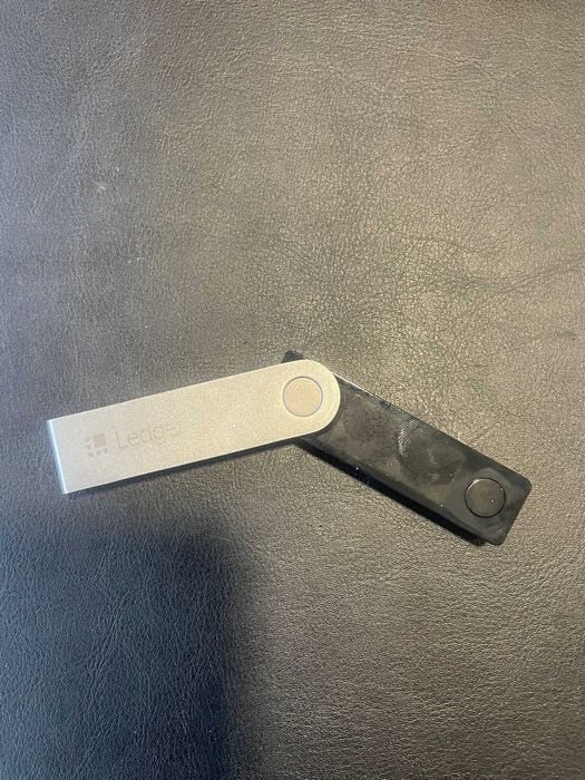 Ledger Nano X - Carteira Fisica de Criptomoedas