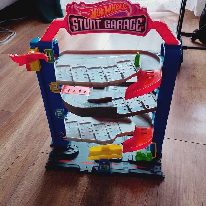 Hot Wheels Stunt Garage