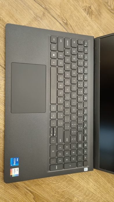 Dell Vostro 3510 i7 / 8 GB/ 512 GB