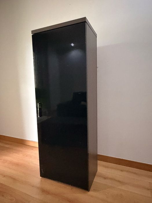 Móvel de Apoio Wengué e Preto Lacado – 145 cm Altura