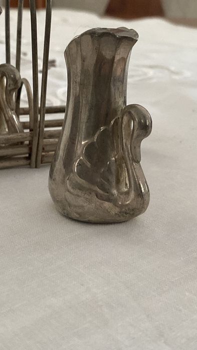 Sal e pimenta em forma cisne
