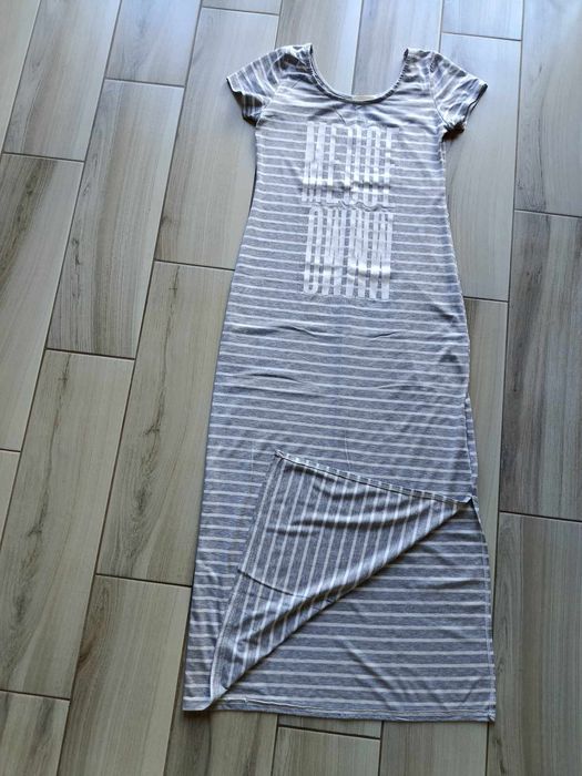 Sukienka damska z krótkim rękawem