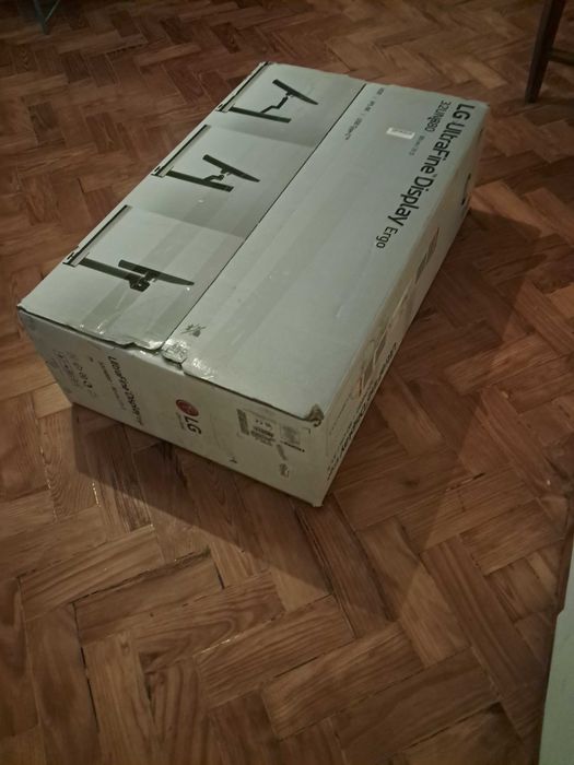 LG 4k Ergo 32UN880