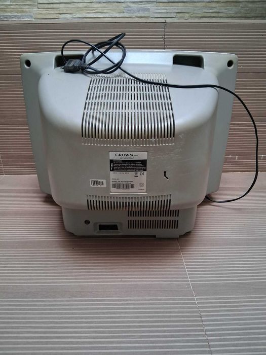 Vende-se Televisão Crown Usada