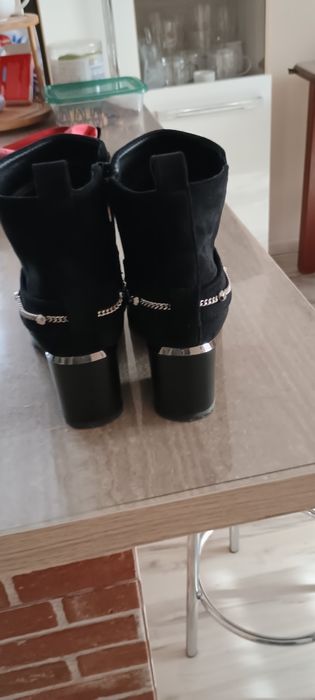 Zamszowe botki krótkie