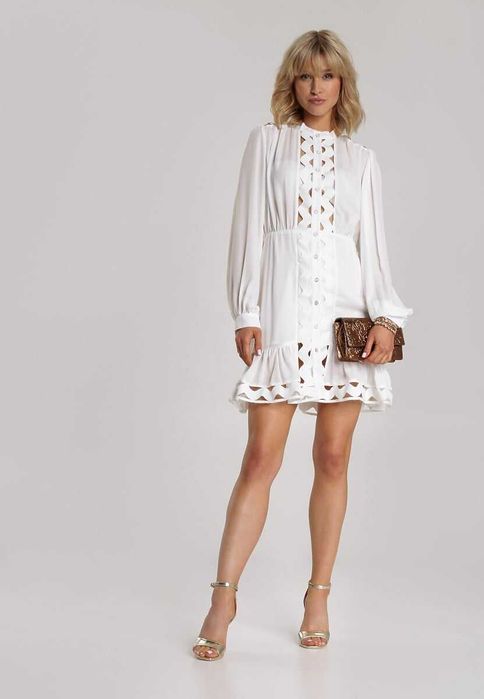 Biała sukienka mini rozmiar M z falbankami i wstawkami z koronki