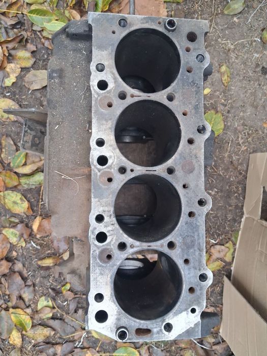 Блок двигателя Mitsubishi 4D56 2.5D - под ремонт / расточку