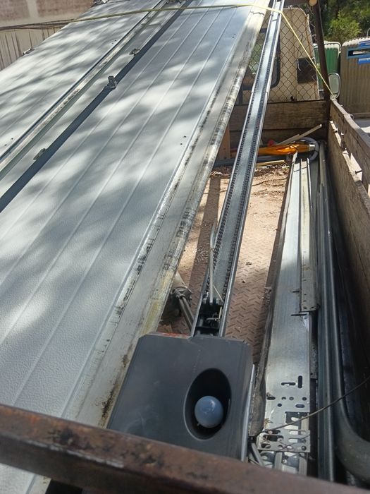 Portão selecionado em bom estado para desocupar com 2.45 altura e 3.30 largura com motor btf