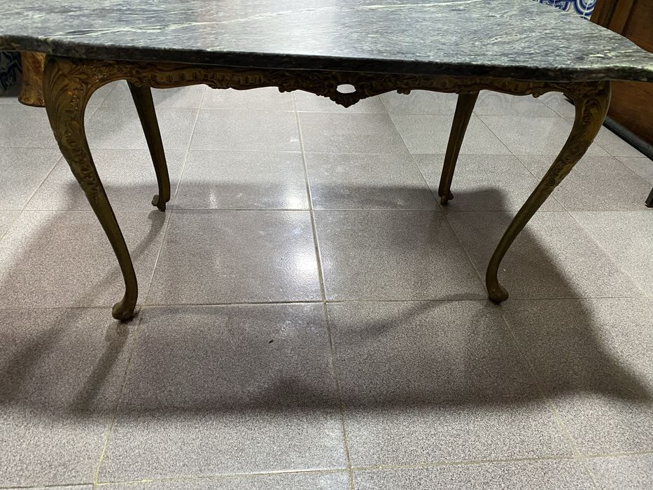 Mesa de centro de pedra