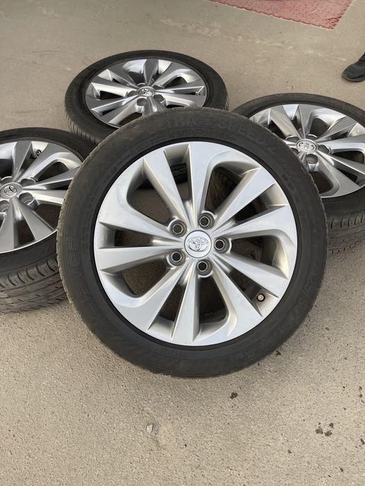 5/114.3R17 Toyota Camry оригинал+шины (протектор)