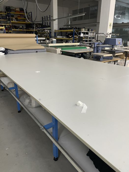 Mesa corte e regua cortar malha