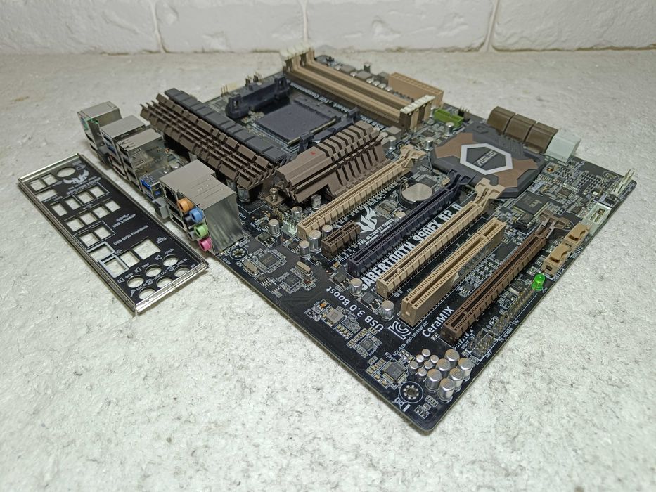 Материнська плата AMD ASUS SABERTOOTH 990XF R2.0 sAM3+ під FX ТОПОВА!