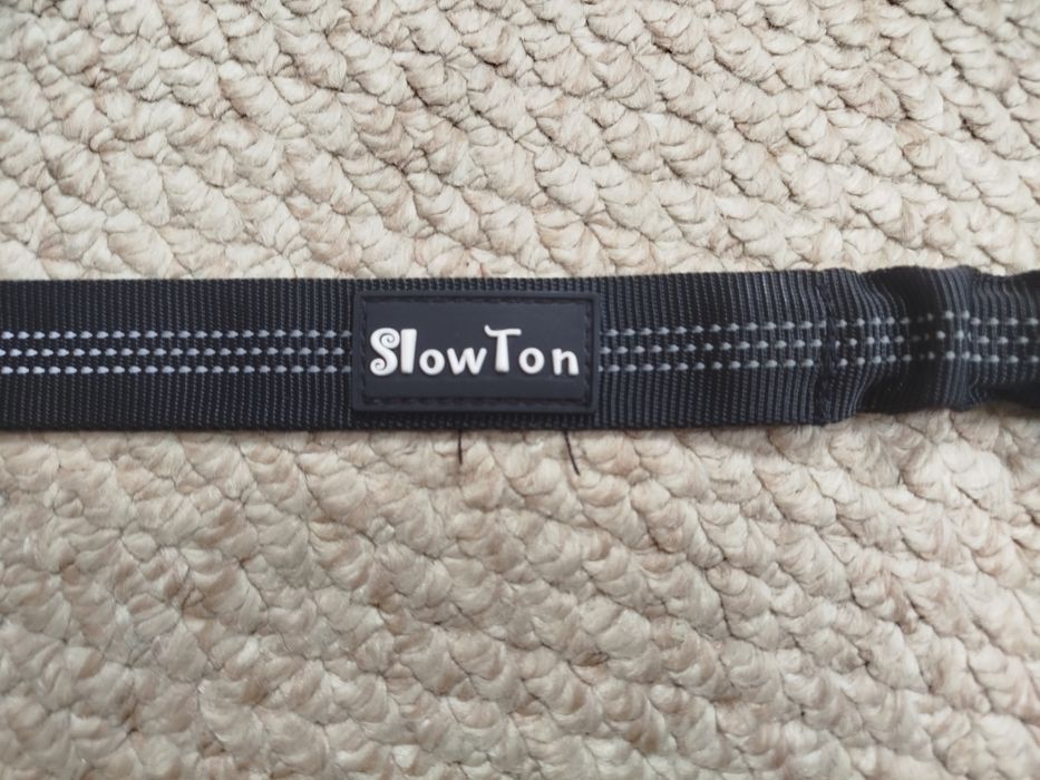 Поводок для собак в авто