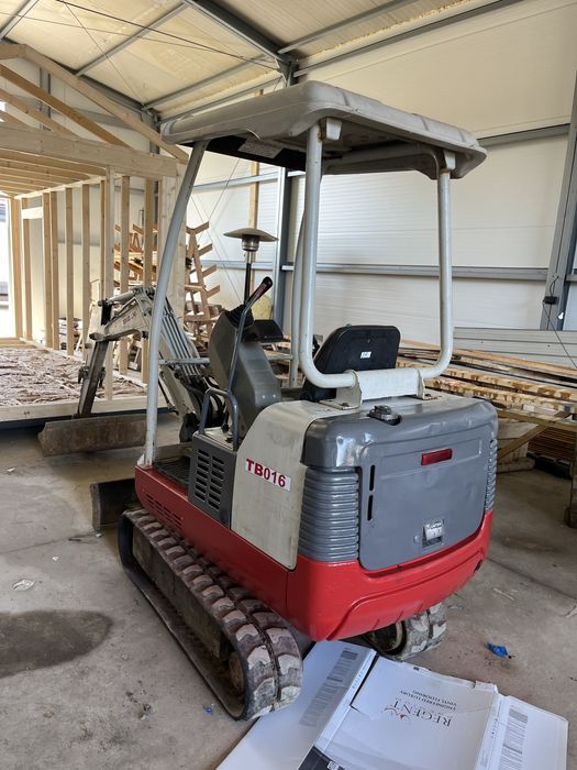 Minikoparka takeuchi TB016