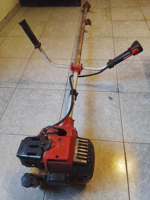 Máquina cortar erva