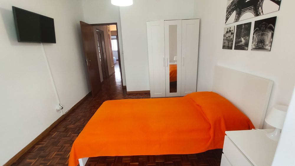 Quarto próximo à Universidade Europeia e Metro da Pontinha (linha Azul) - Rapariga Estudante ou Trabalhadora Deslocada