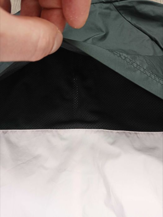 Жіноча вітровка Windrunner Nike