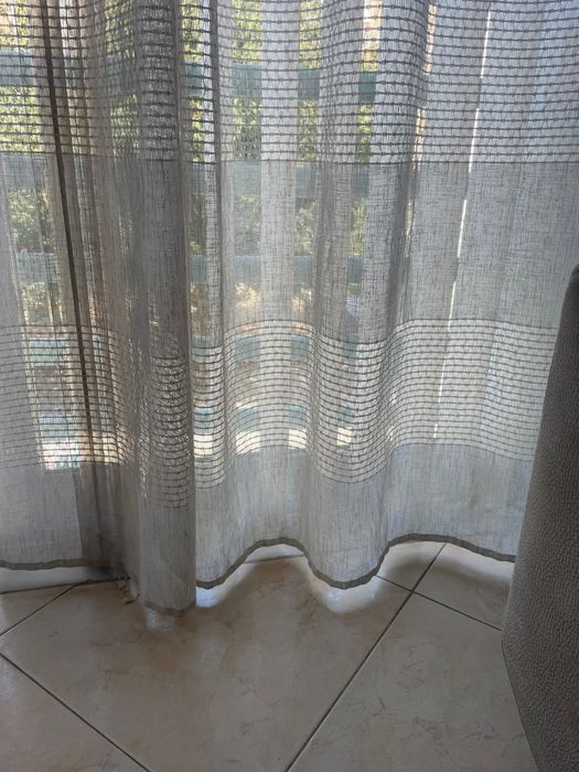 4 cortinados beges