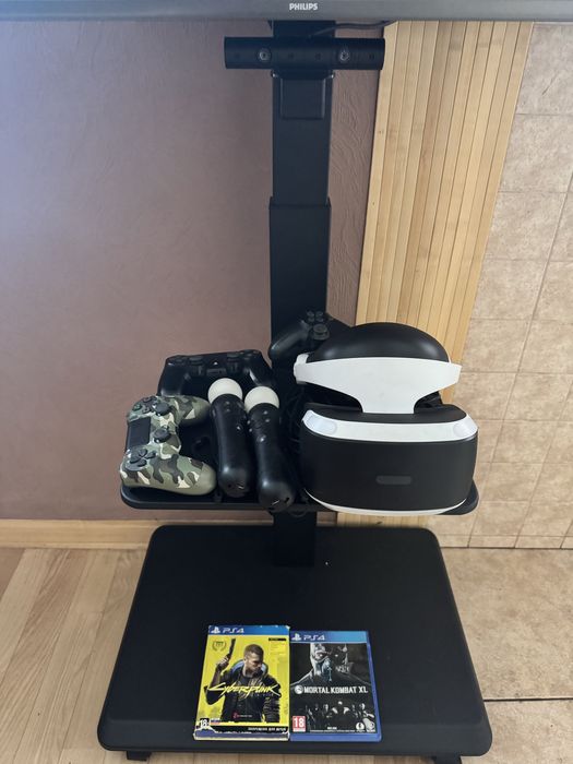 PS 4 PRO +10 игр+Камера+ VR шлем + 1 Геймпад + 2 Контроллера