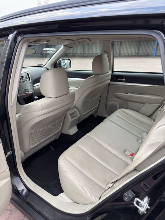 Subaru Legacy Outback 2011