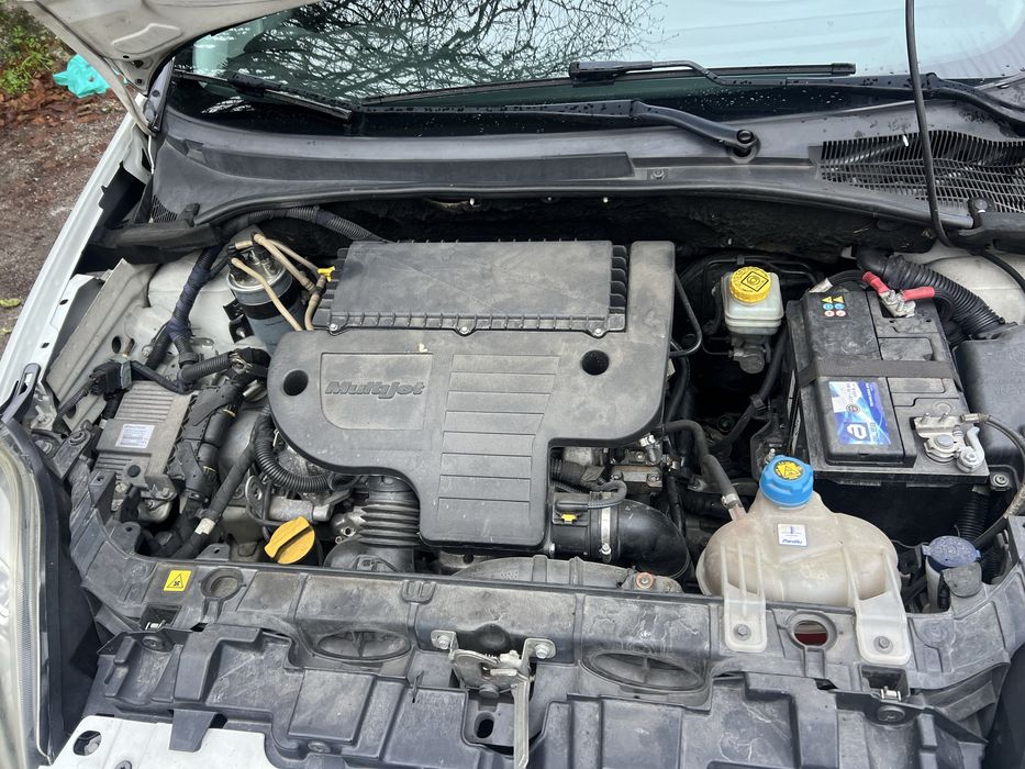 Vendo Fiat punto carro muito bom de mecanica